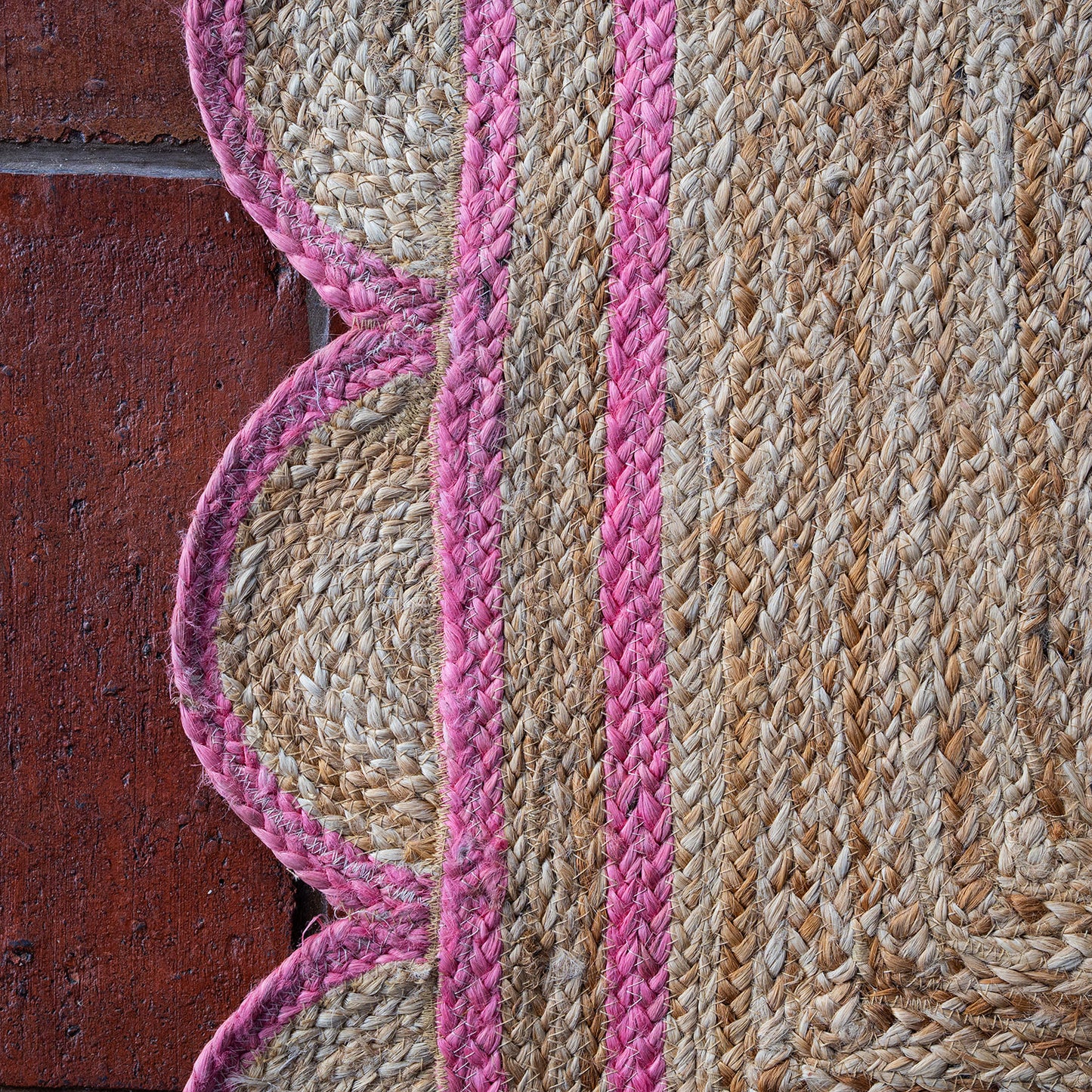 Scalloped hand woven jute runner