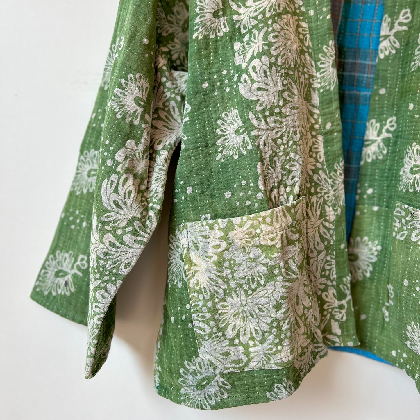 kantha-vintage-jacket-12-handmade-clothing-constance-and-denny-cotton-women-green-pocket-sleeve-detail