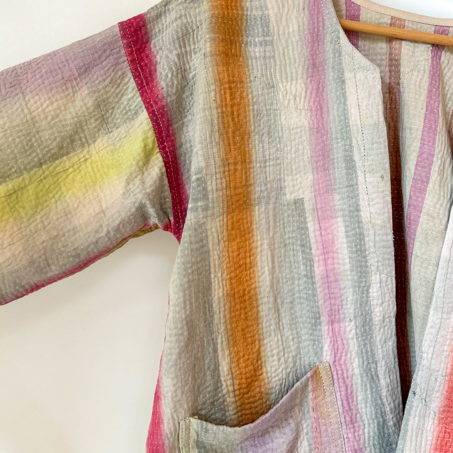 kantha-vintage-jacket-13-handmade-clothing-constance-and-denny-cotton-women-pink-white-shortjacket-sleeve