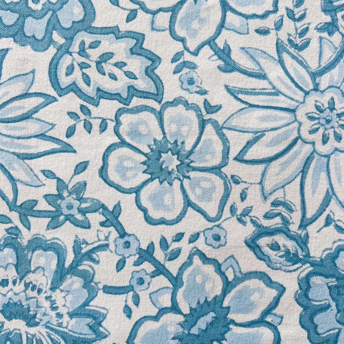 constance-and-denny-meadow-bloack-printed-table-runner-baby-blue-detail