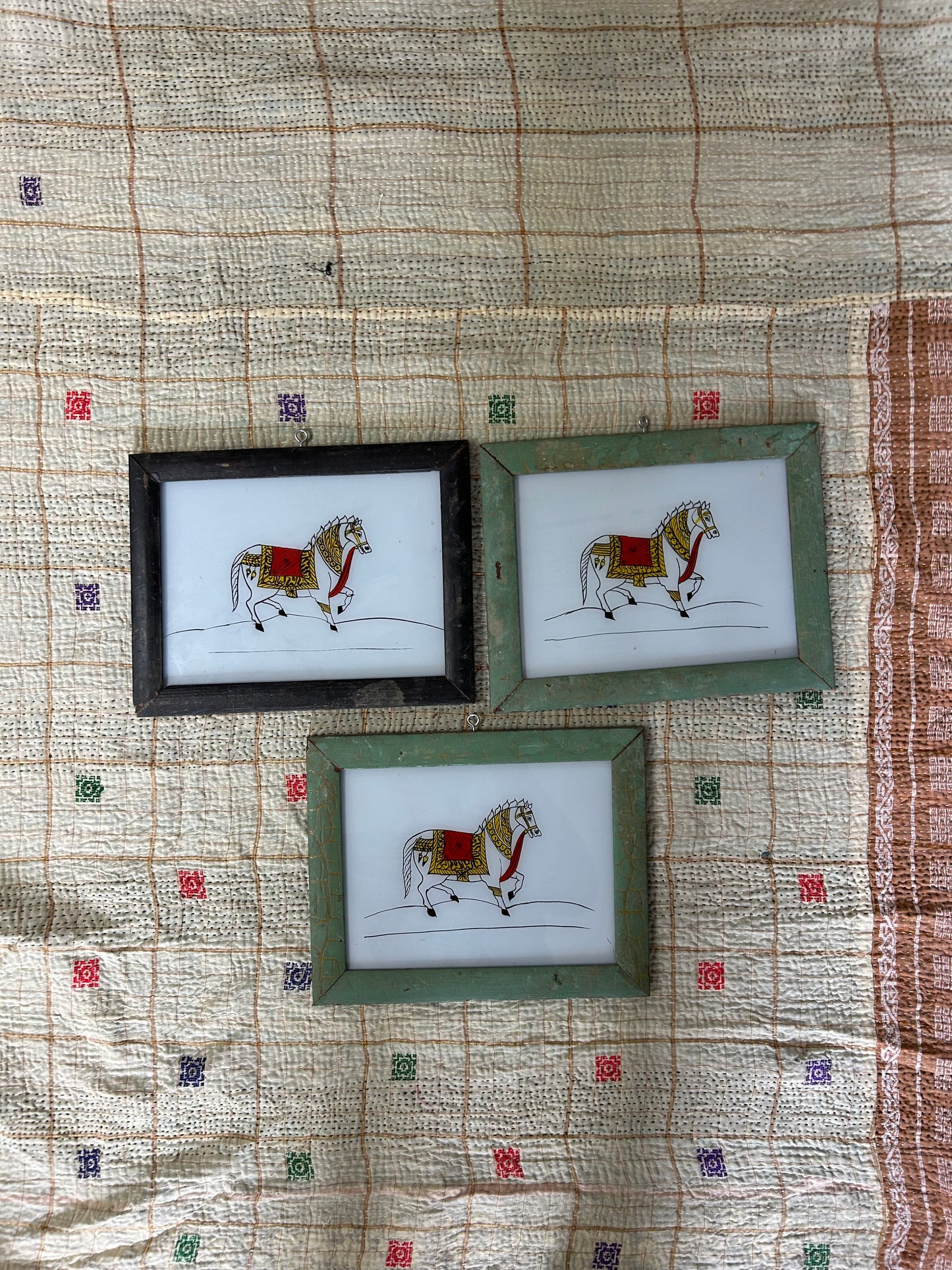 indian-glass-painting-horse-white-background-handpainted-indian-glass painting