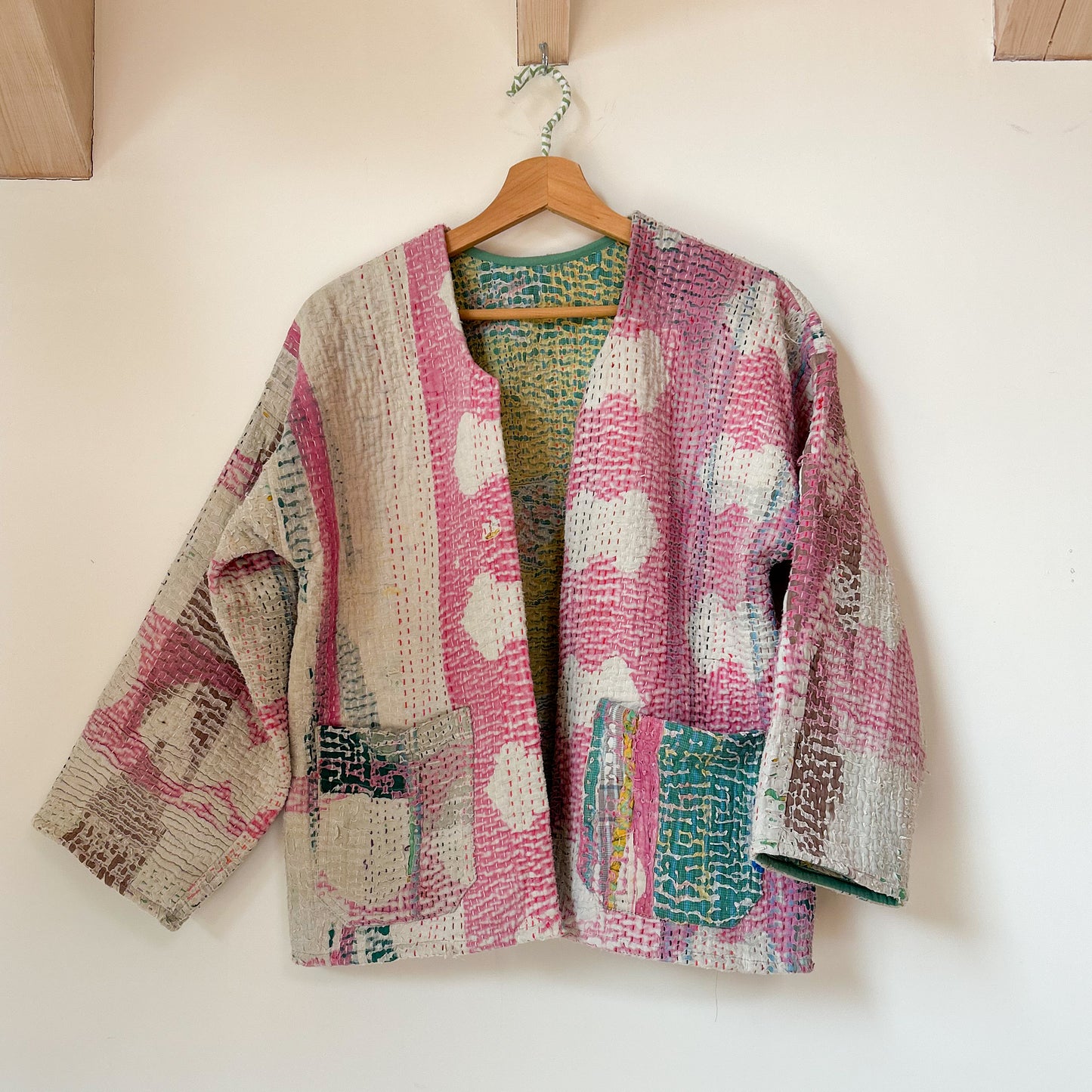 kantha-vintage-jacket-13-handmade-clothing-constance-and-denny-cotton-women-pink-white-shortjacket