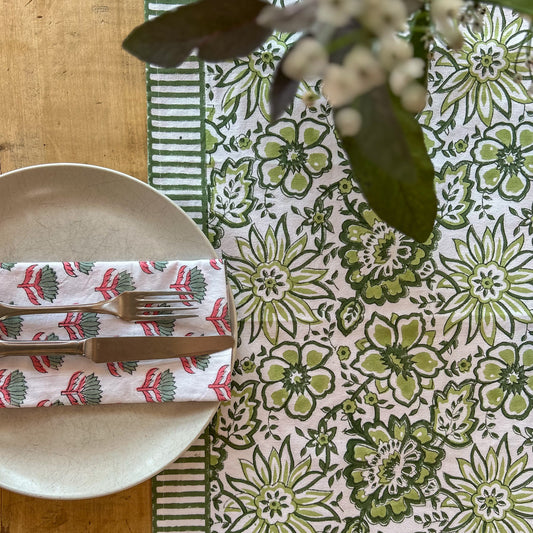 constance-and-denny-meadow-green-table-runner-lotus-napkin