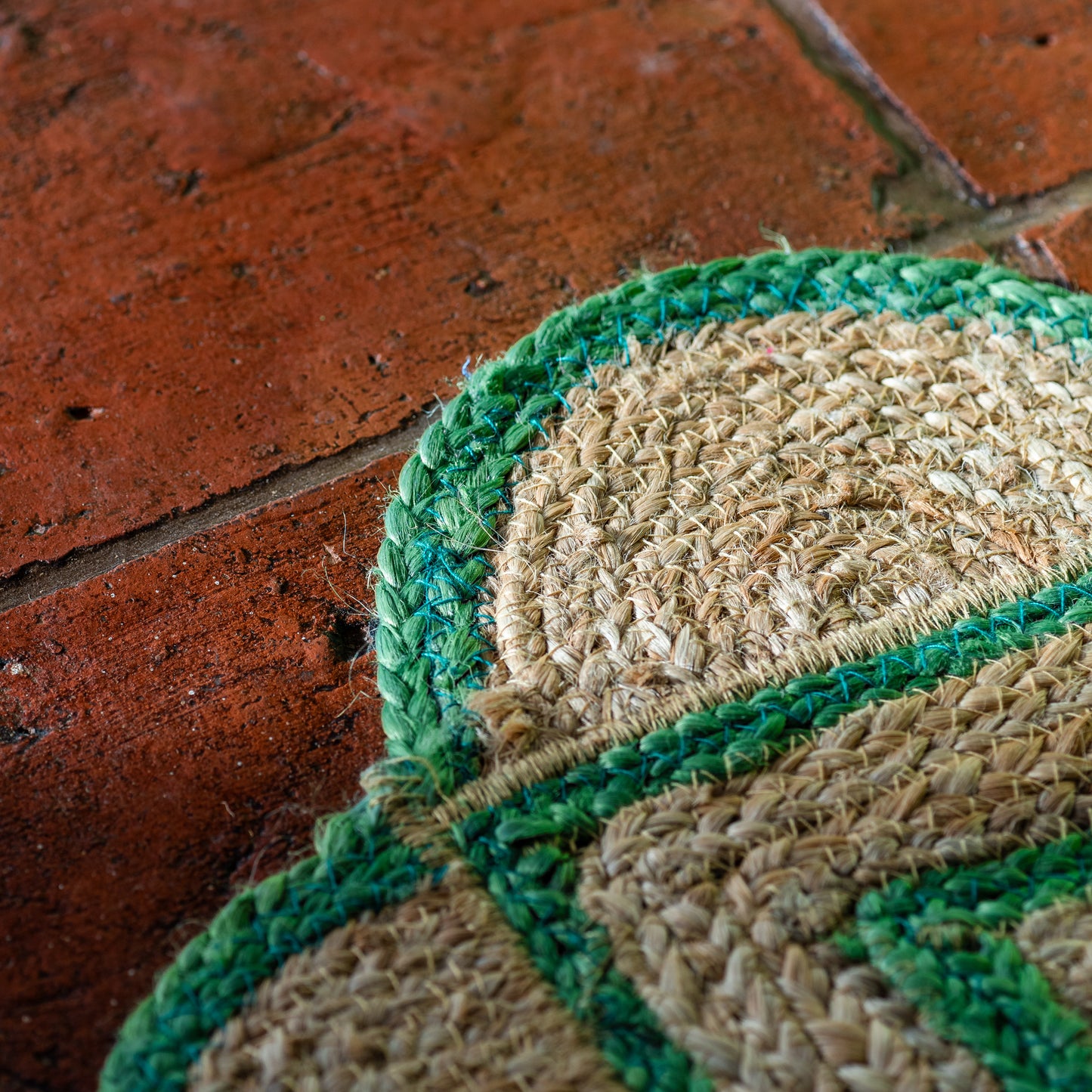 constance-and-denny-jute-scalloped-mat-handhand-green-detail