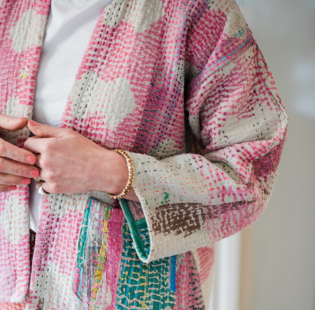 kantha-vintage-jacket-13-handmade-clothing-constance-and-denny-cotton-women-pink-white-shortjacket-sleeve-detail