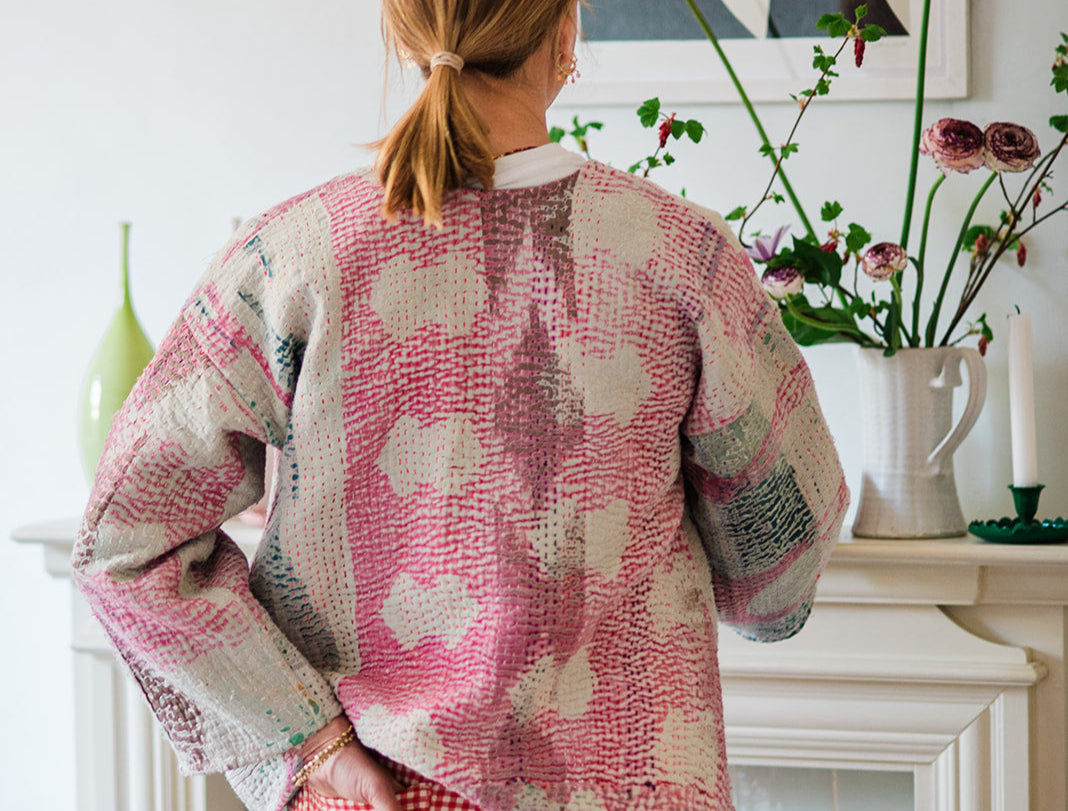 kantha-vintage-jacket-13-handmade-clothing-constance-and-denny-cotton-women-pink-white-shortjacket-modelled