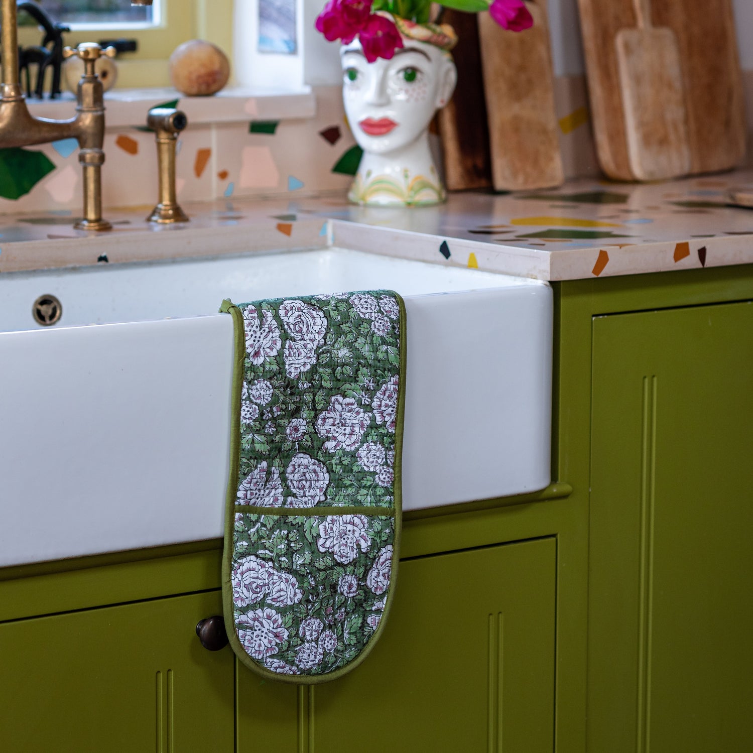 constance-and-denny-oven-glove-sink-detail-in-bloom-green