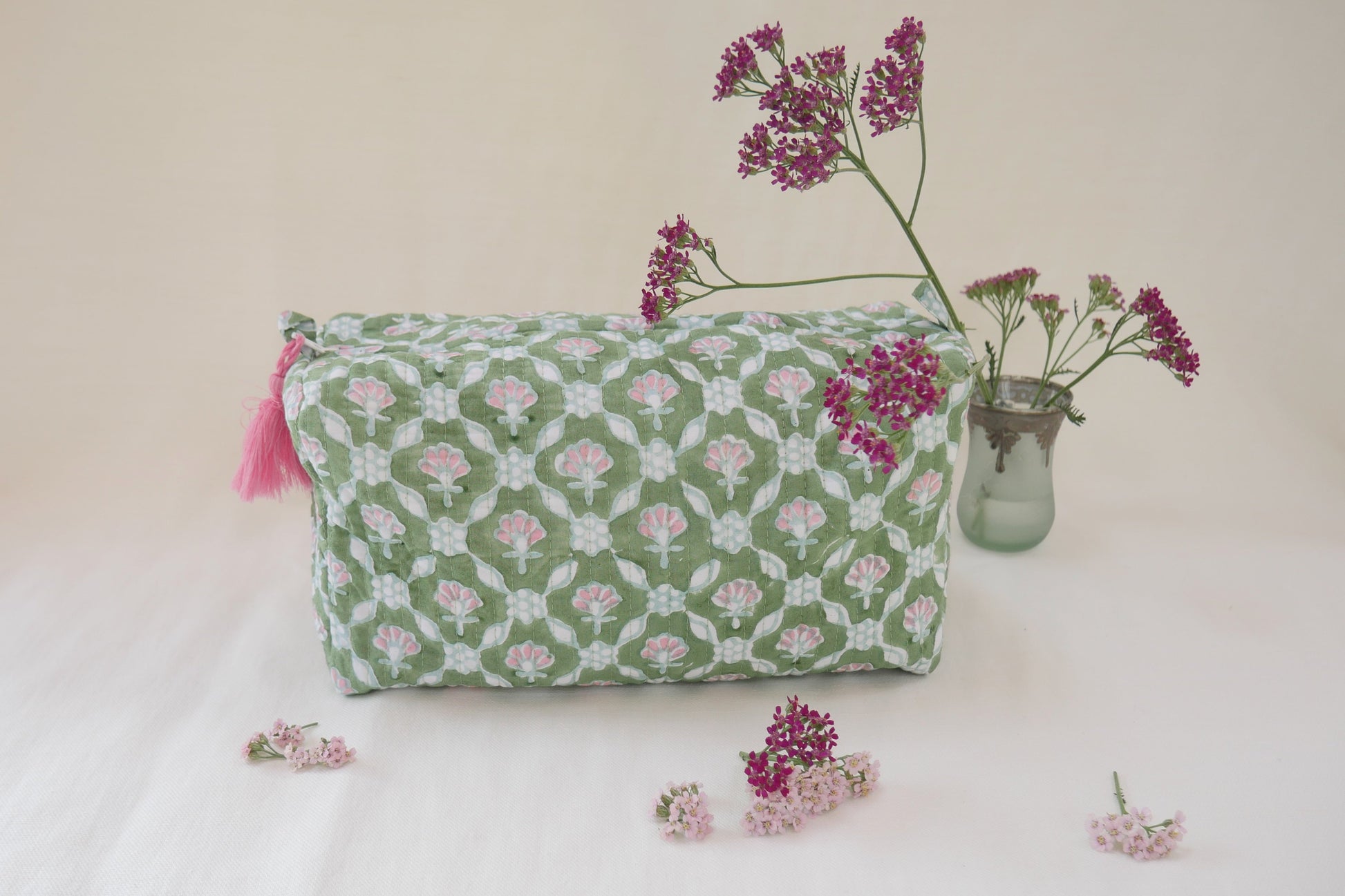 BLOCK PRINTED COSMETIC BAG PETAL
WASH BAG
TOILET BAG
BLOCK PRINTED MAKEUP BAG