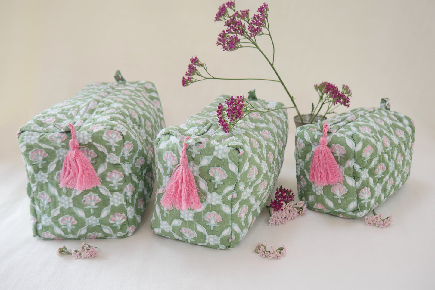 BLOCK PRINTED COSMETIC BAG PETAL
WASH BAG
TOILET BAG
BLOCK PRINTED MAKEUP BAG