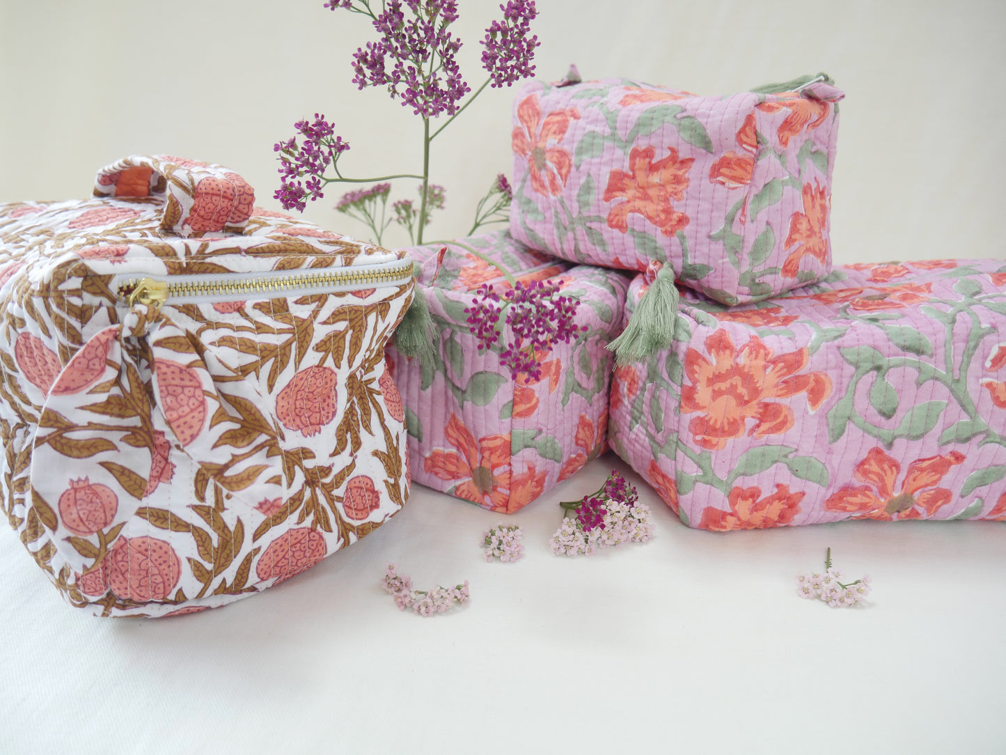 BLOCK PRINTED COSMTIC BAG
SMALL
MEDIUM
LARGE
COSMETIC POUCH
FLORAL COSMETIC BAG
WASHBAG 