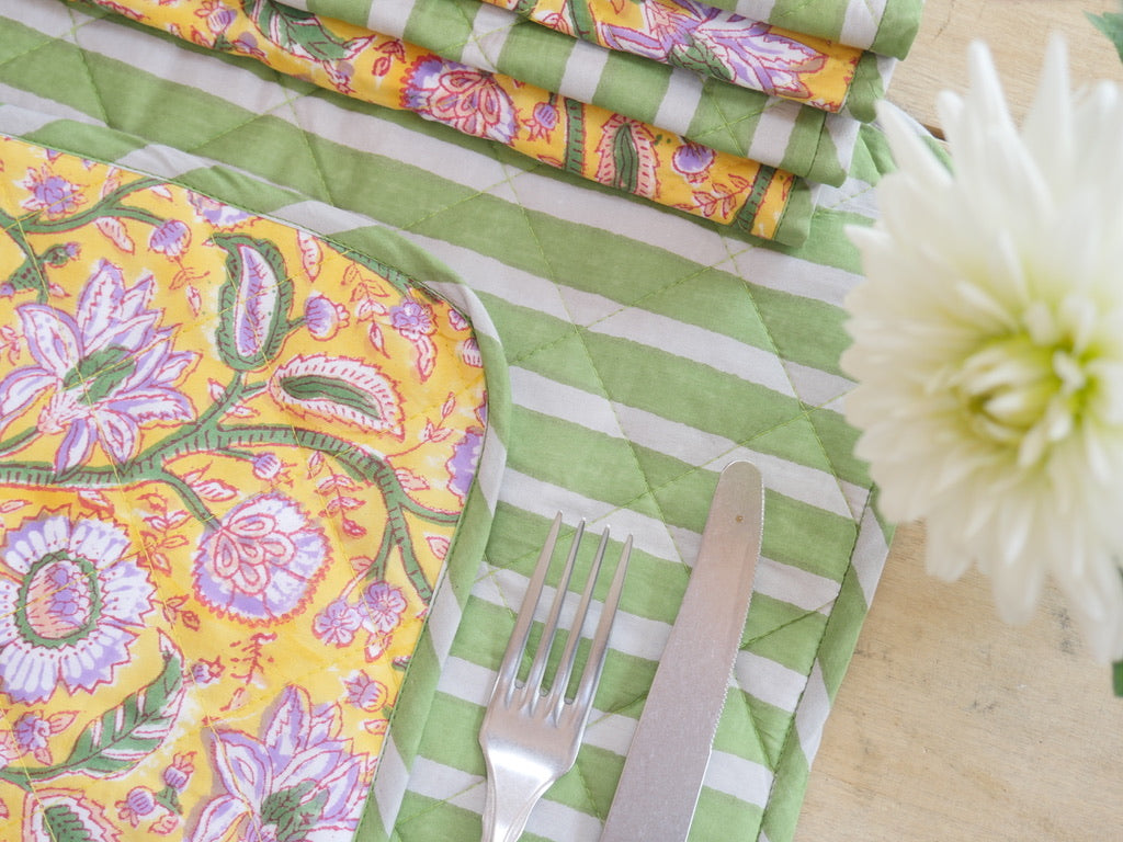 YELLOW PASSION FLOWER set of 6 quilted placemats