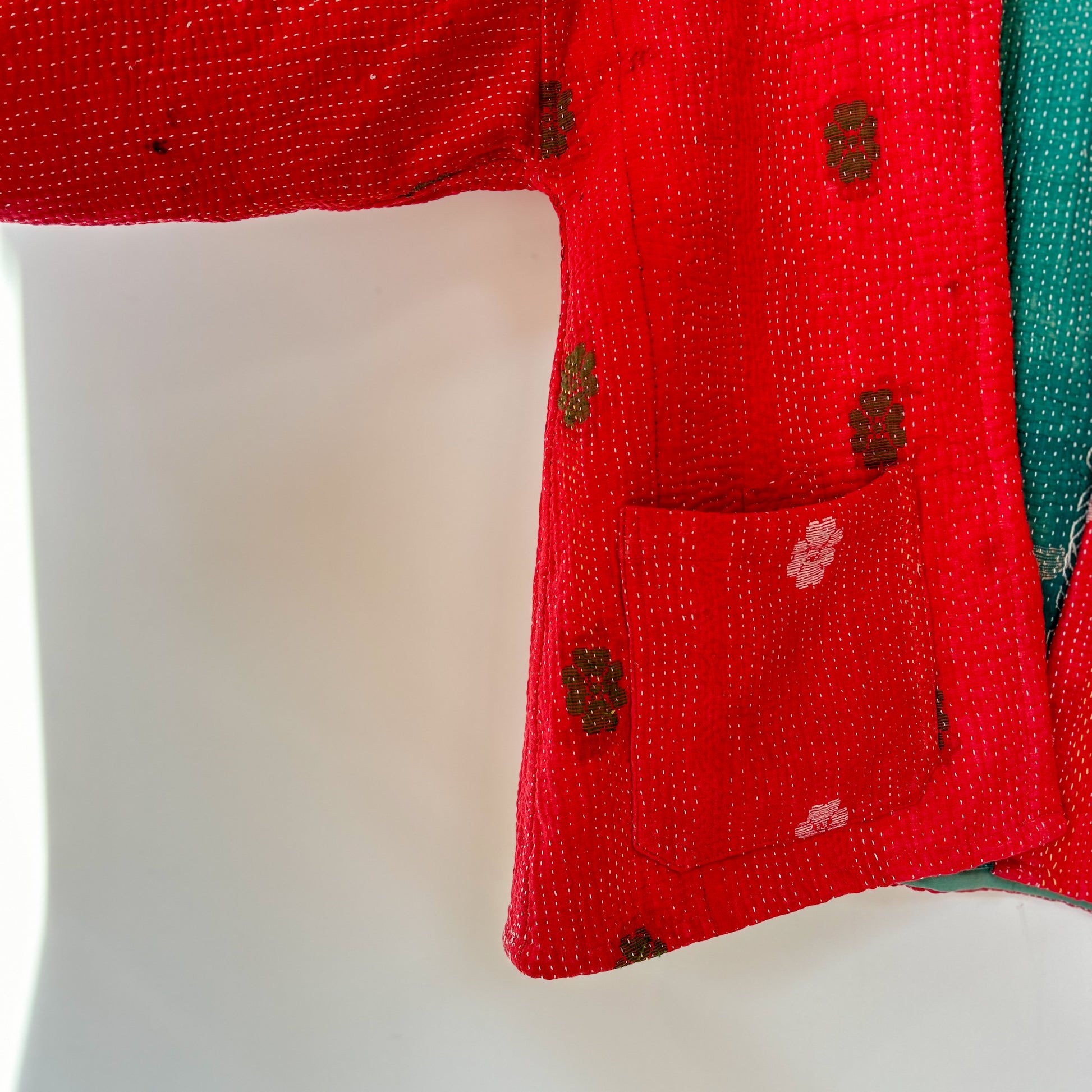 kantha-vintage-jacket-16-handmade-clothing-constance-and-denny-cotton-women-multi-coloured-shortjacket-sleeve