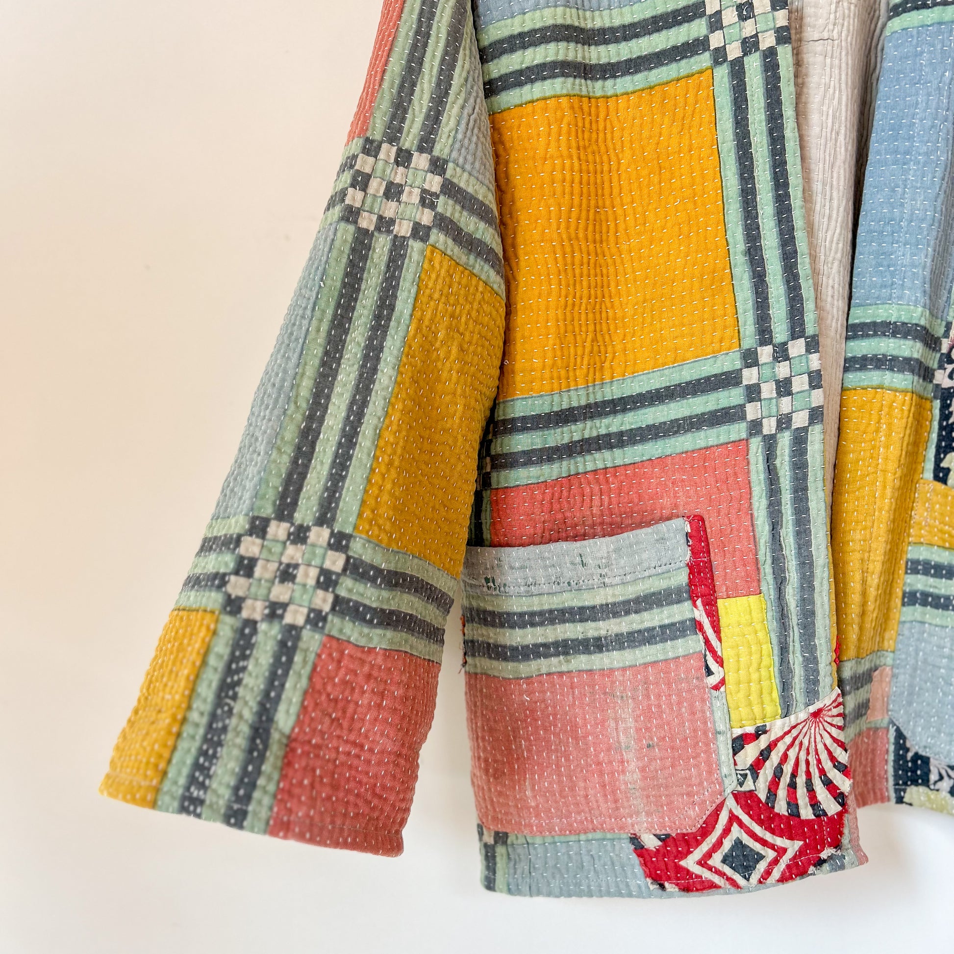 kantha-vintage-jacket-16-handmade-clothing-constance-and-denny-cotton-women-multi-coloured-shortjacket-detail