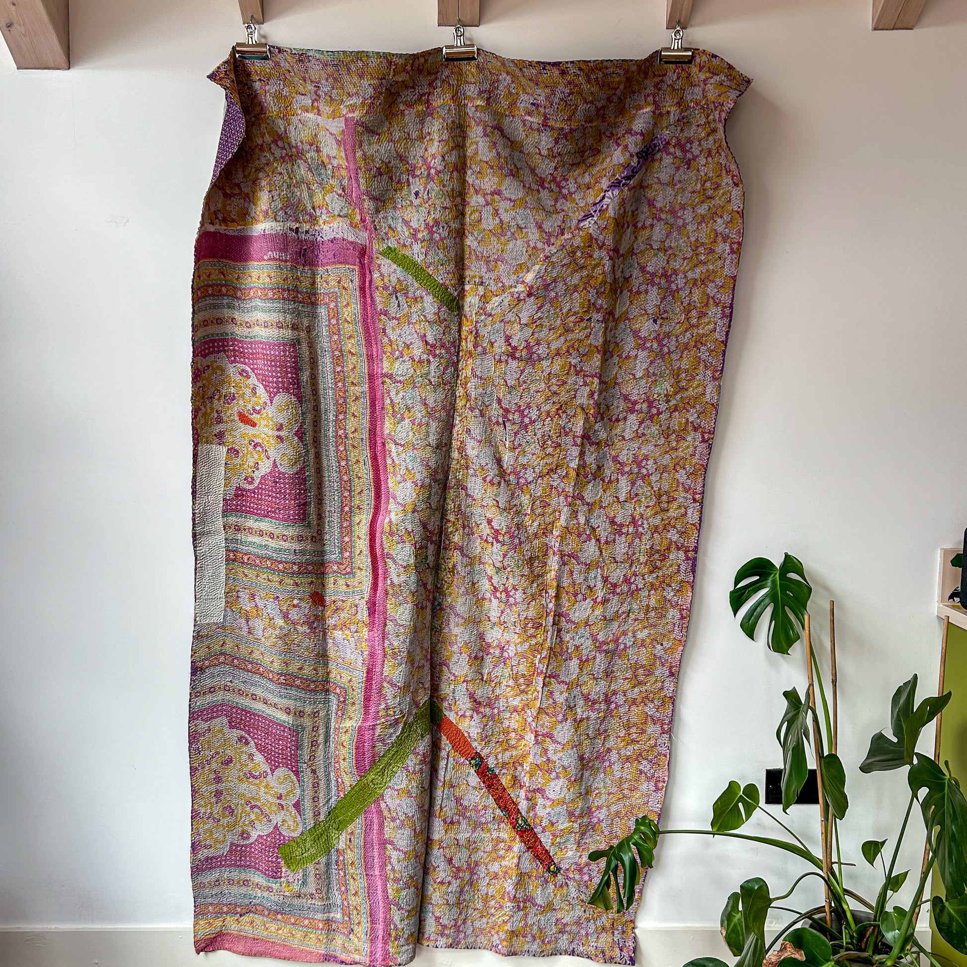 kantha-vintage-2007-hand-made-blanket-throw-textiles-wall-hanging-boho-embroidered-quilt-recycled-cotton-blanket-embroidered-textiles-patchwork-floral
