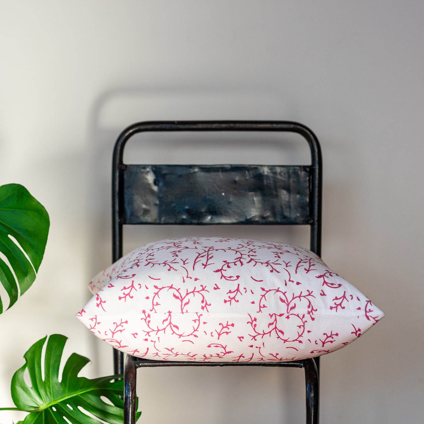 constance-and-denny-block-printed-floral-cotton-pink-cushion