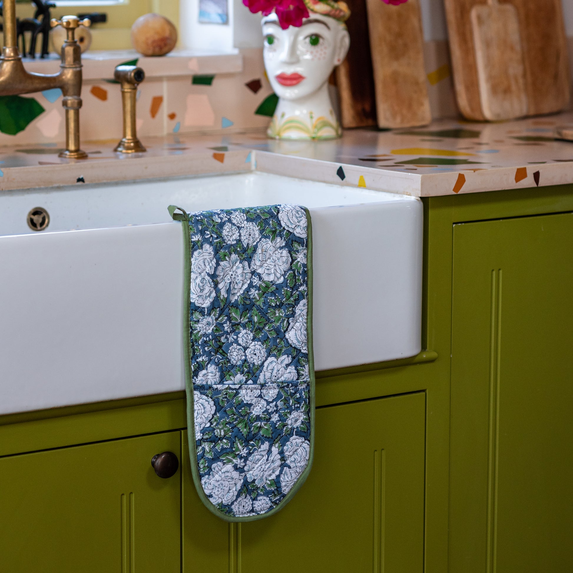 constance-and-denny-oven-glove-in-bloom-blue-sink