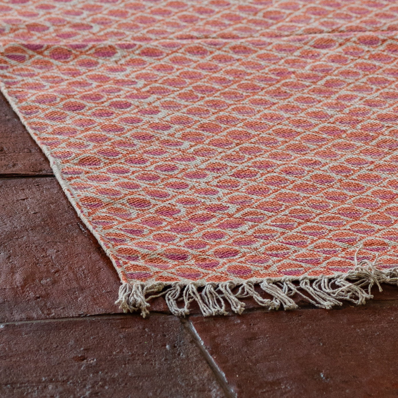 constance-and-denny-coral-dhurrie-rug-mat--block-printed-detail