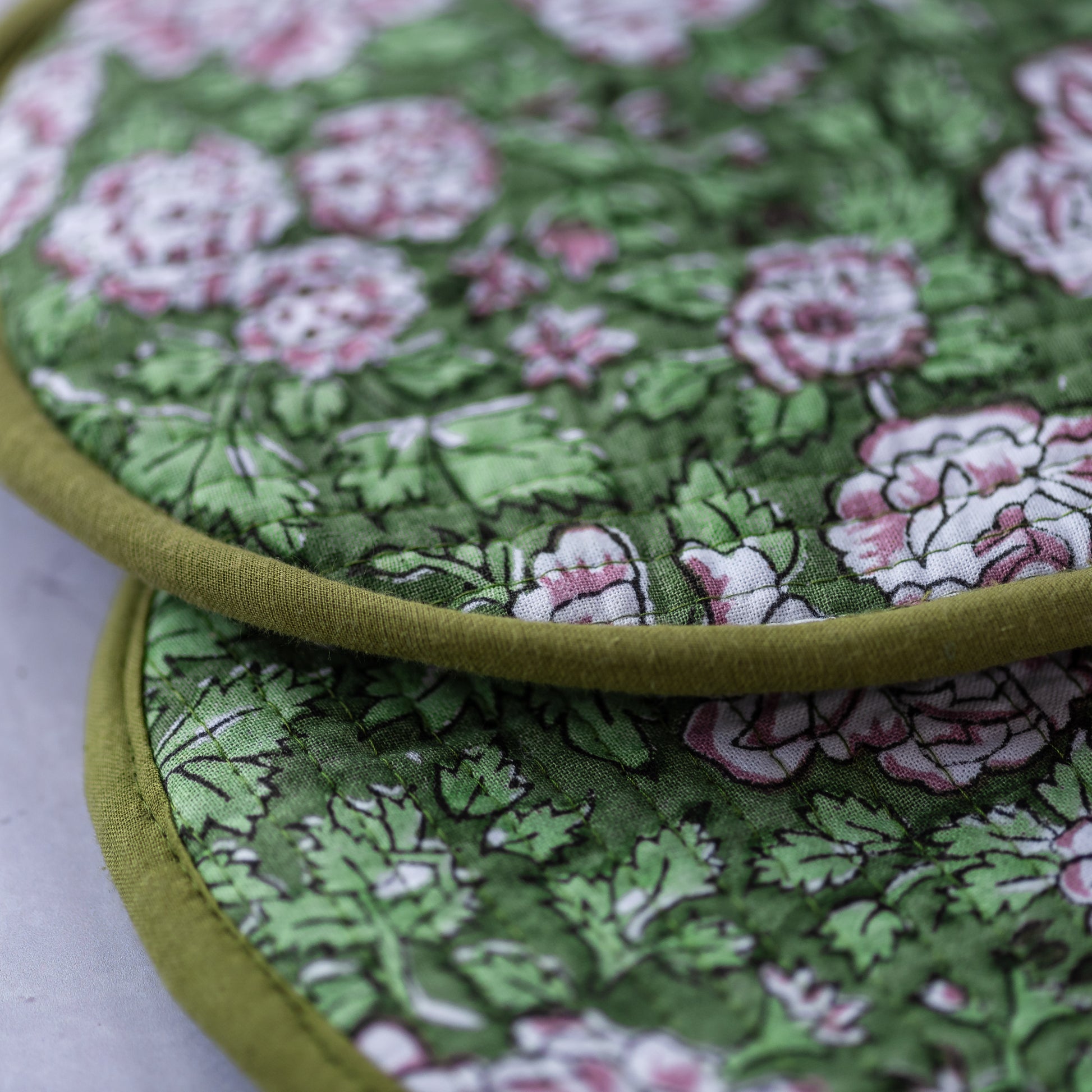 constance-and-denny-oven-glove-in-bloom-green-sink-detail