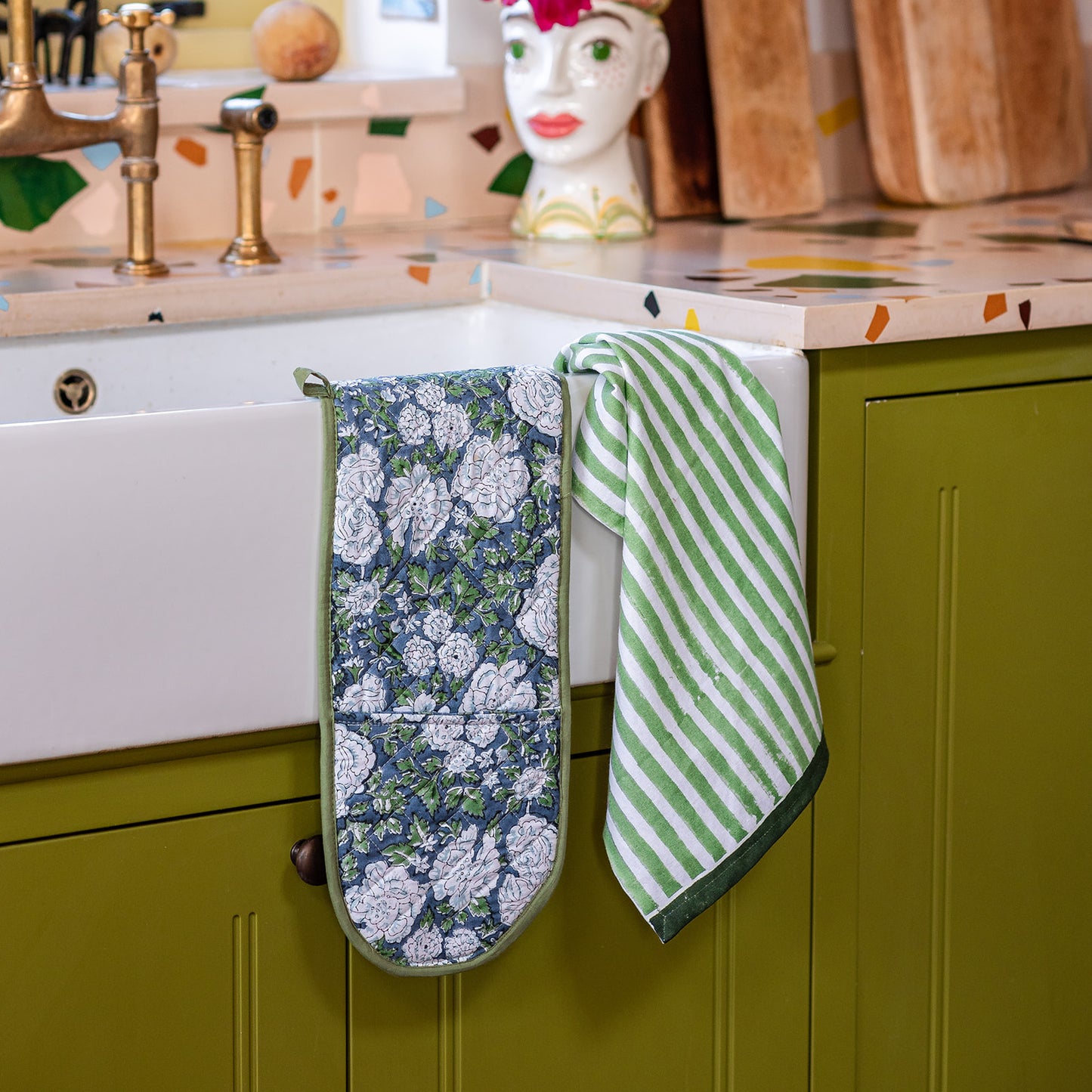 constance-and-denny-oven-loves-in-bloom-blue-block-printed-tea-towel-sink