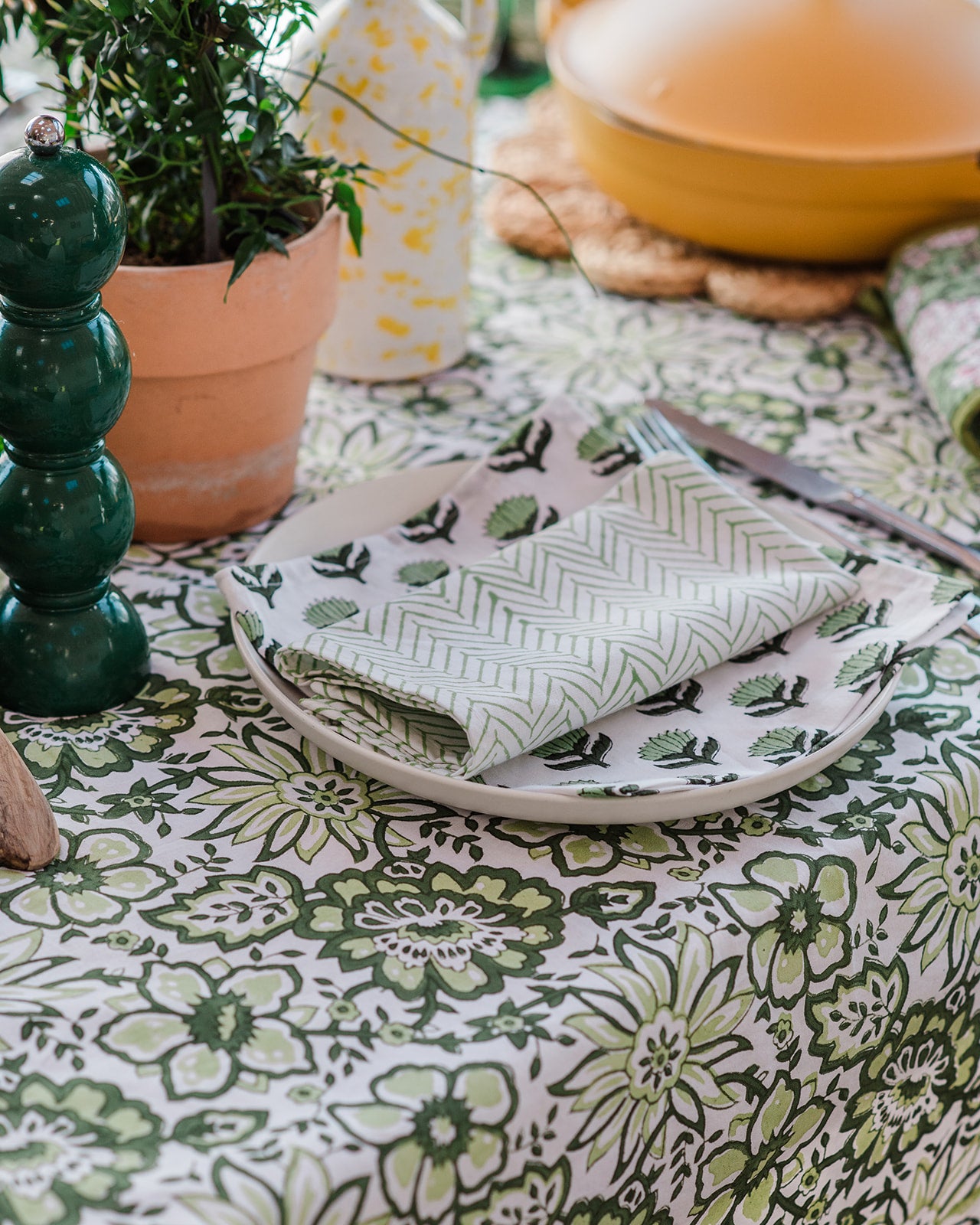meadow-tablecloth-green-block-printed-fresh-8-seat-table-chevron-napkin