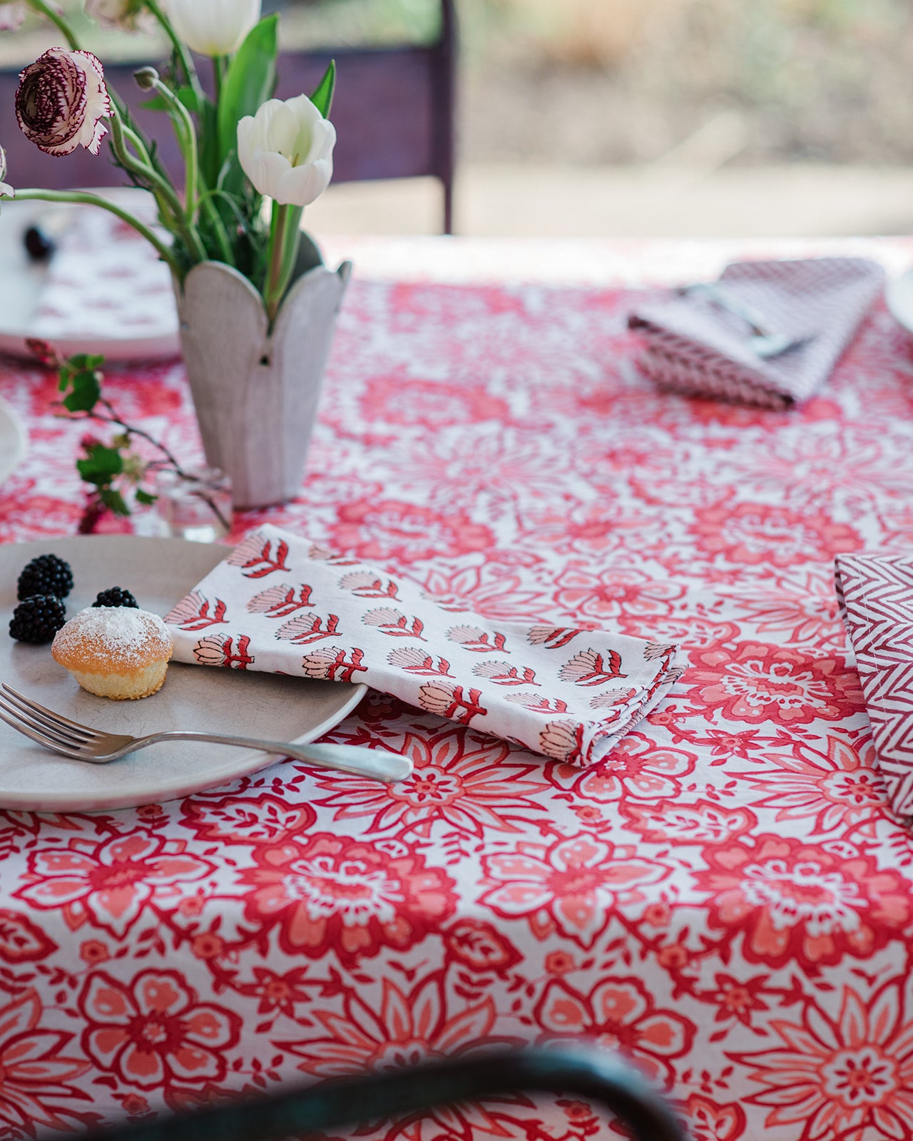 constance-and-denny-coral-meadow-tablescape-tablecloth-dressed-table-lotus-flower