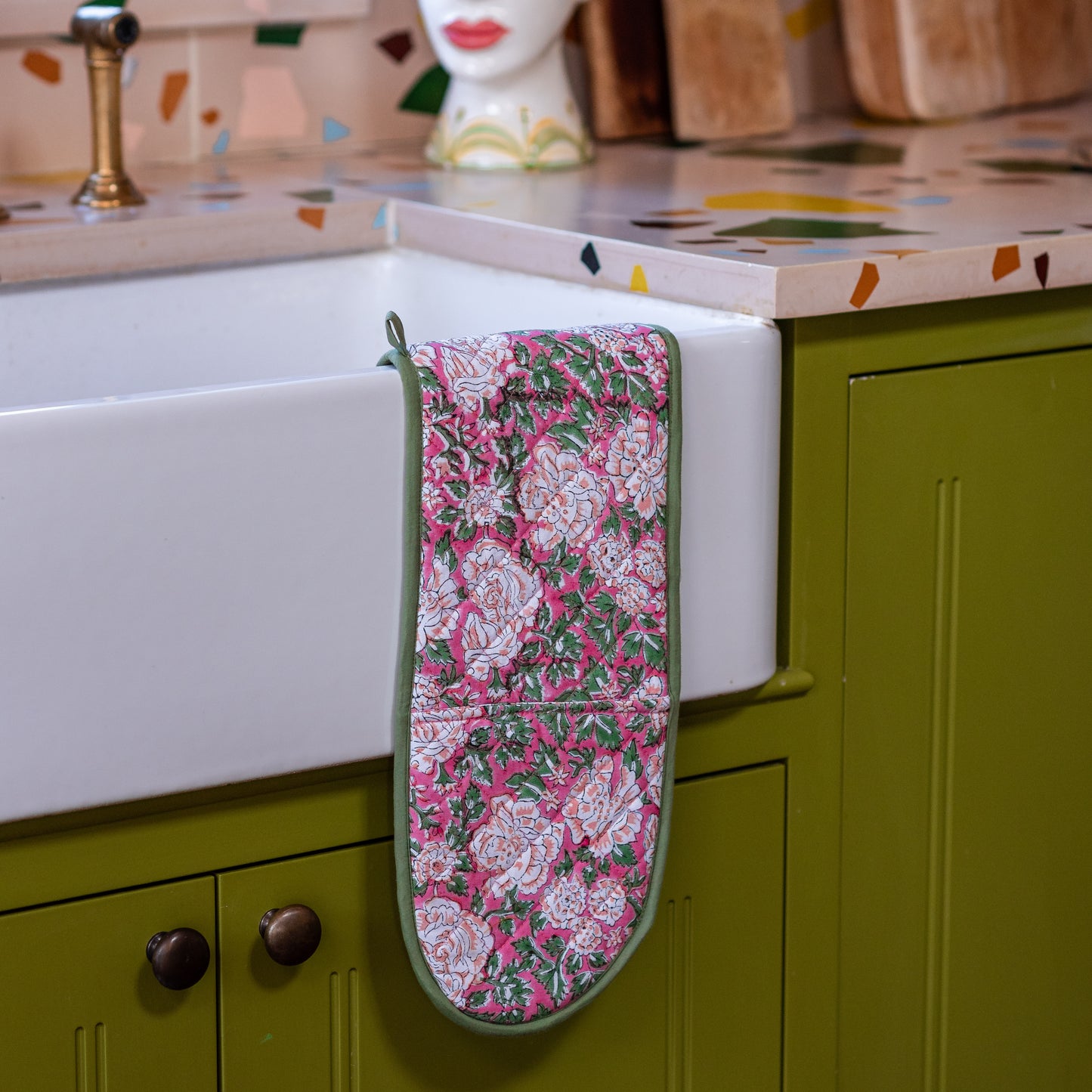 constance-and-denny-oven-glove-in-bloom-pink-sink