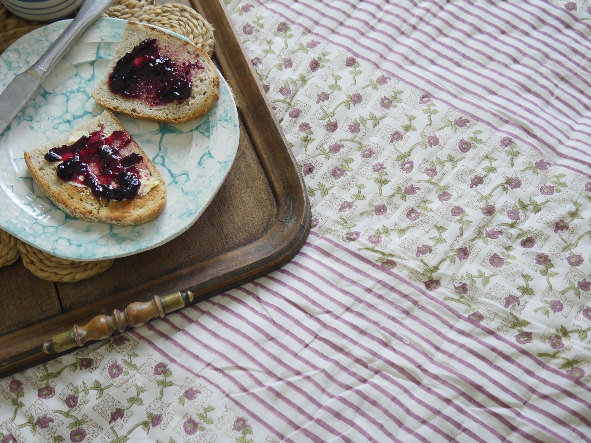 constance-and-denny-quilt-block-printed-flowers-and-stripes-edge-tray-detail