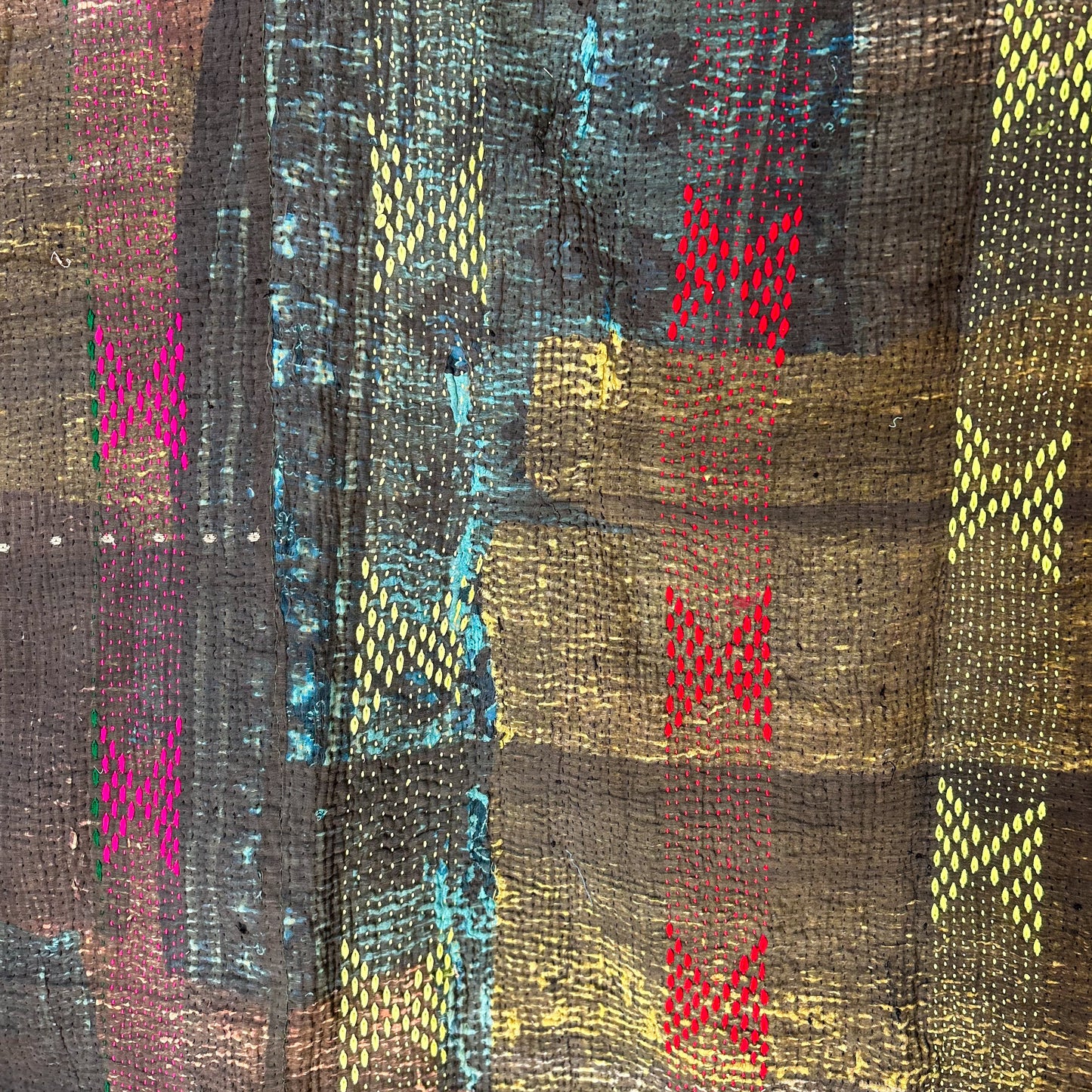 hanging-vintage-kantha-dark-bright-stiching-1097-detail