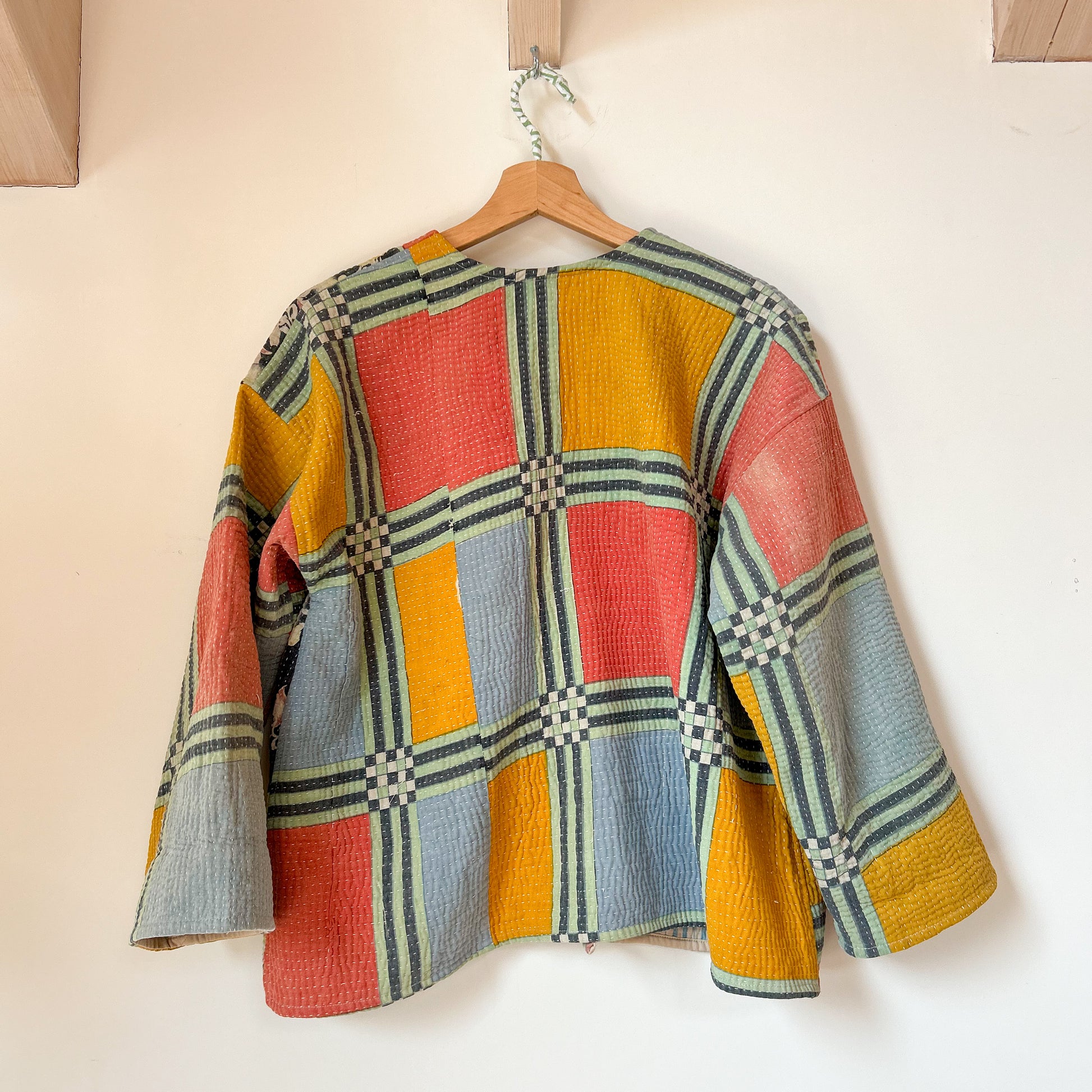 kantha-vintage-jacket-16-handmade-clothing-constance-and-denny-cotton-women-multi-coloured-shortjacket-reverse