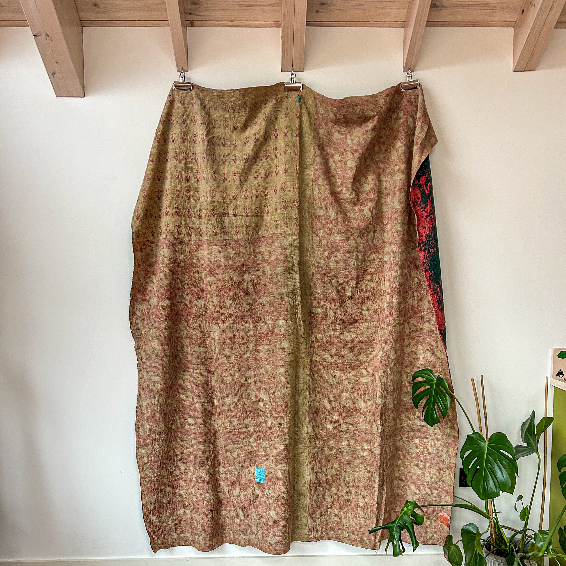 vintage-kantha-mustard-pink-texture