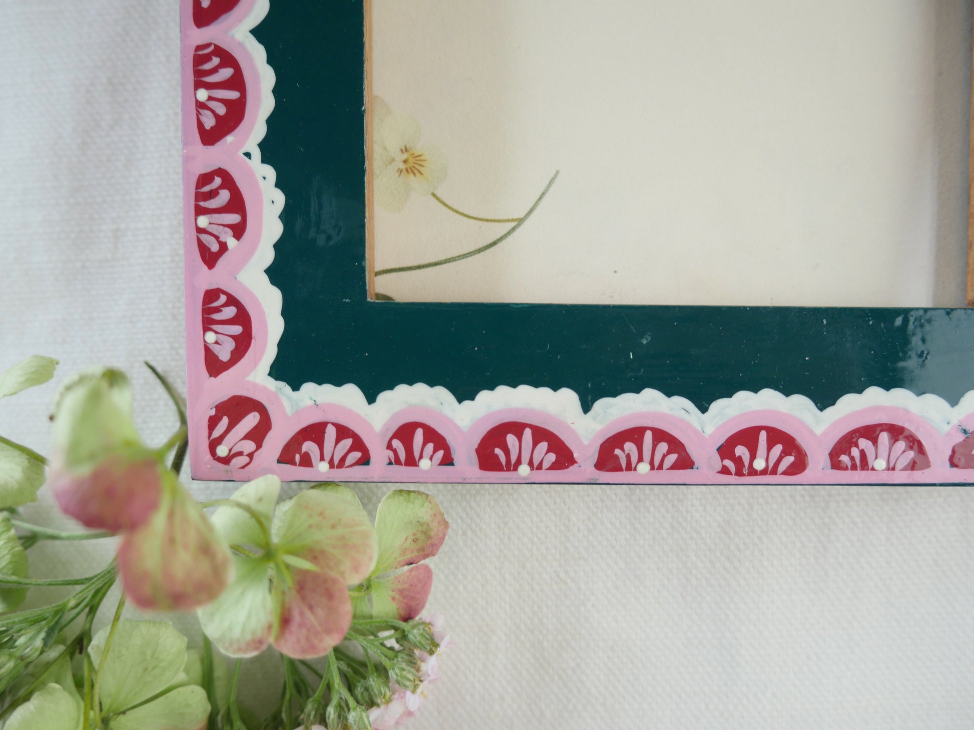 scalloped picture frame detail